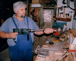 Valter Primožić - making of šurle. Kršan, 2000. Photo: Robert Bilić. EMI/MEI archive